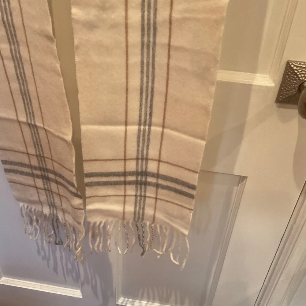 Ann Taylor Cashmere cream plaid scarf, unused - Picture 2 of 5